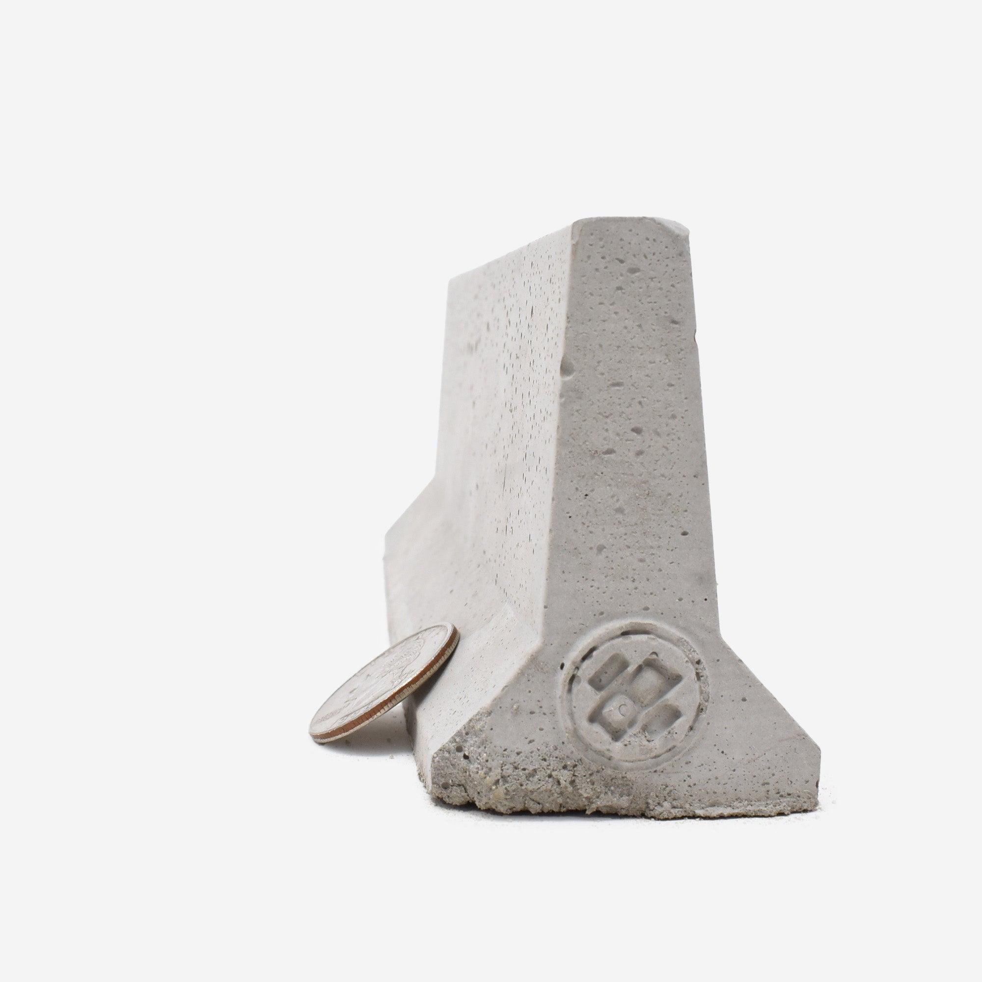 SCRATCH 'N DENT - 1:12 Scale Mini Jersey Barrier – Mini Materials