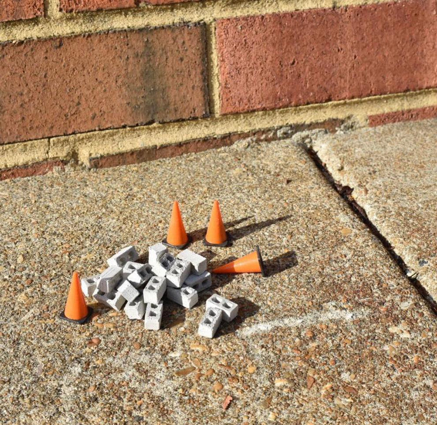 1:24 Scale Mini Traffic Cones (4pk) - Mini Materials